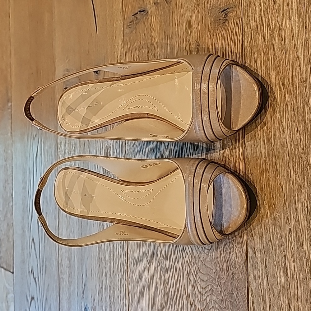 Tahari shoe's size 7